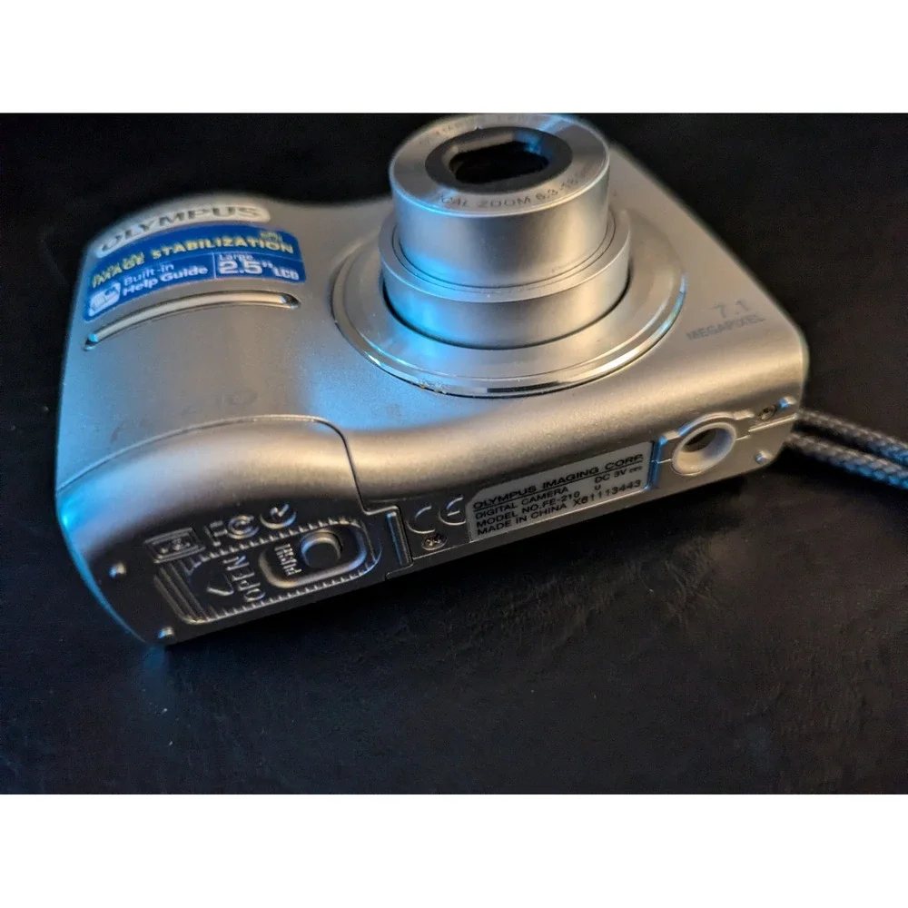 Olympus FE-210 Digital Camera Silver 7.1MP 3x Optical Zoom 1GB xD Card Works